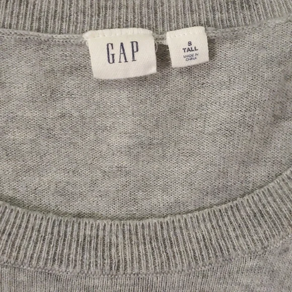 GAP Ruffle Sweater - Picture 5 of 7